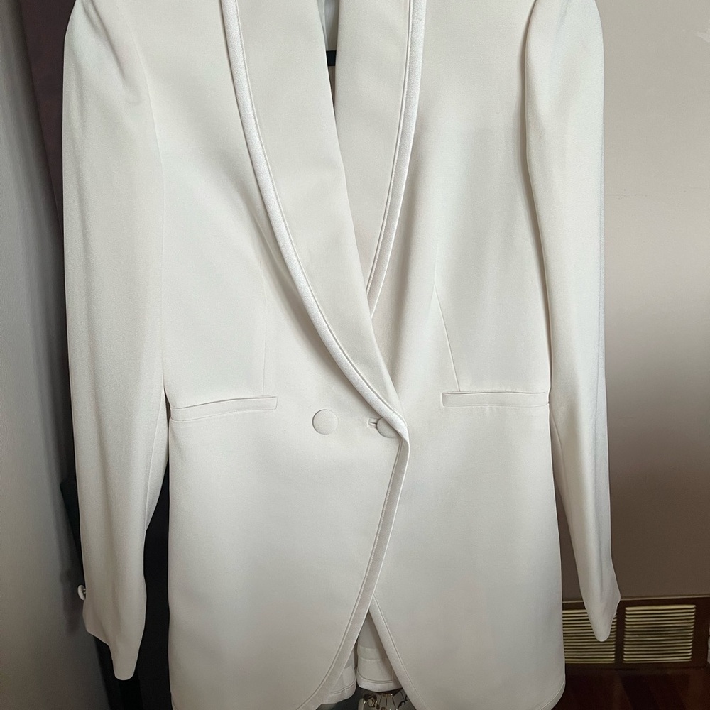 Victoria's Secret Ivory Blazer size 4, satin piping, box pleat in back
